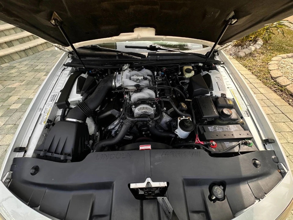 1998 Lincoln Continental Mark VIII - Image 9 of 21