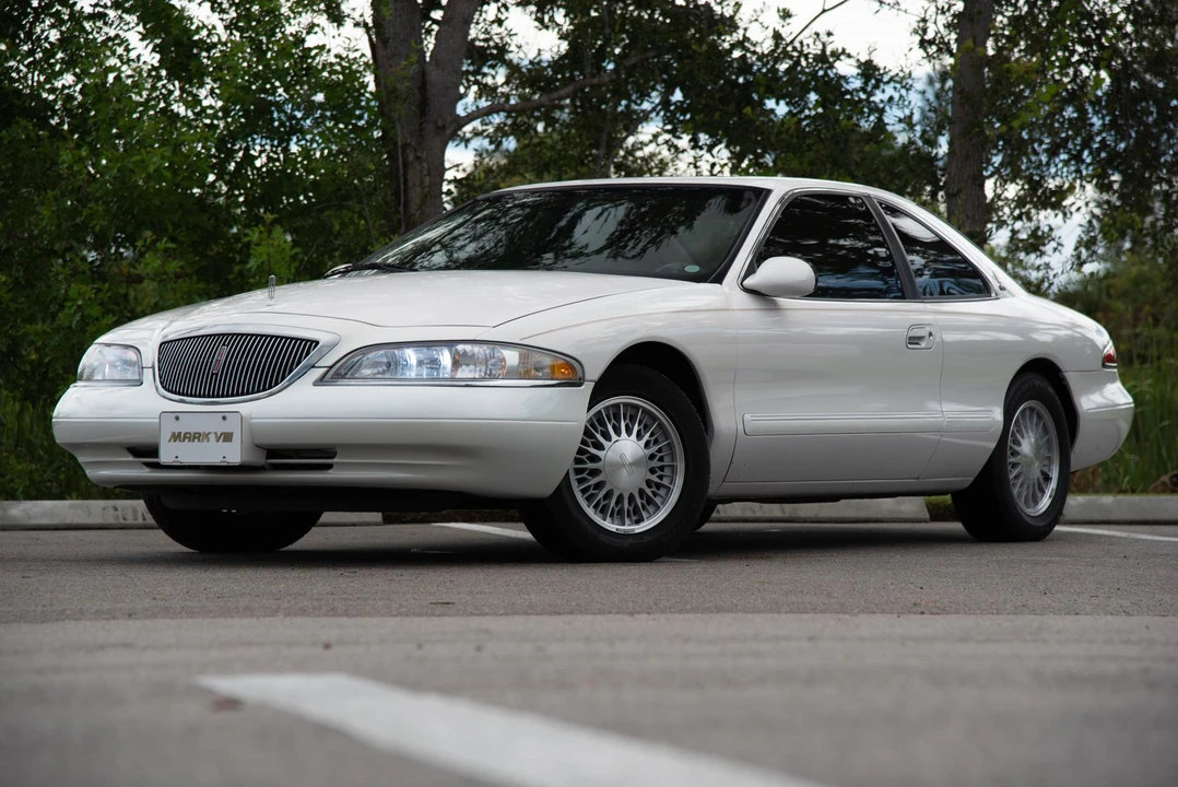 1998 Lincoln Continental Mark VIII - Image 9 of 31