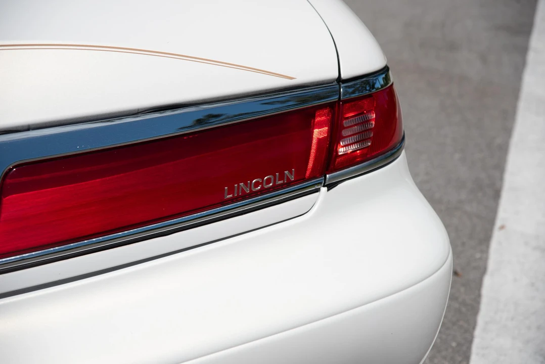 1998 Lincoln Continental Mark VIII - Image 29 of 31