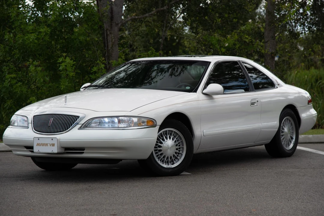 1998 Lincoln Continental Mark VIII - Image 2 of 31