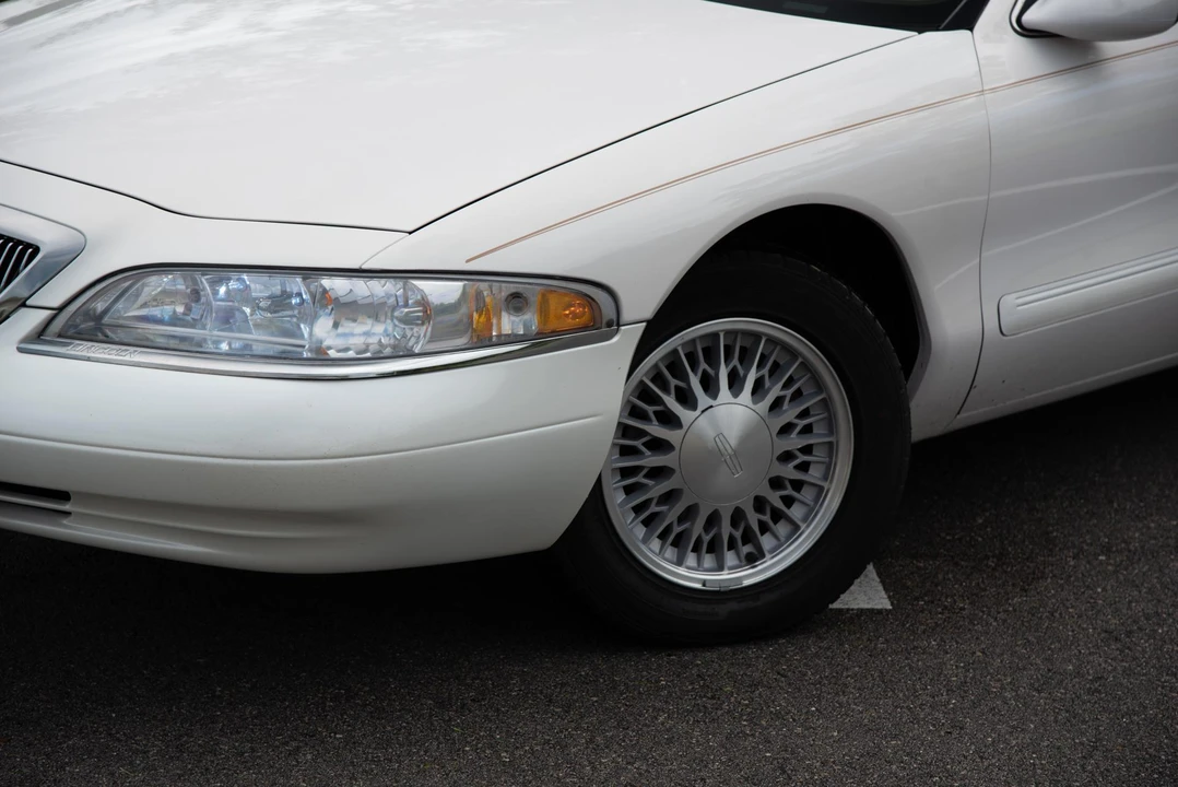 1998 Lincoln Continental Mark VIII - Image 24 of 31