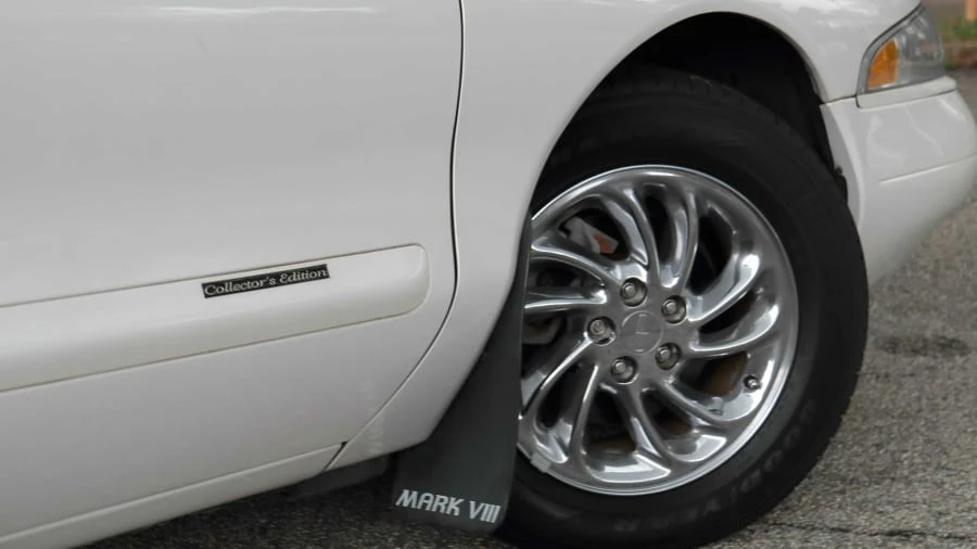 1998 Lincoln Continental Mark VIII - Image 9 of 19
