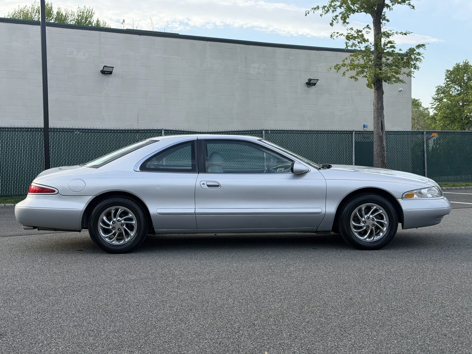 1998 Lincoln Continental Mark VIII - Image 10 of 31