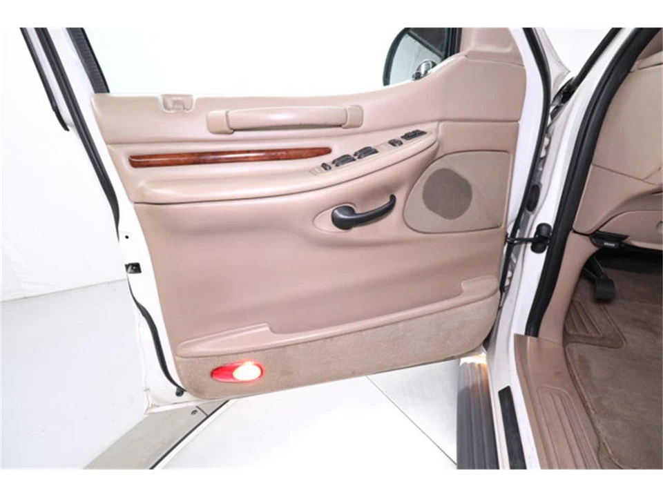 1998 Lincoln Navigator 1st Gen - Image 20 of 31