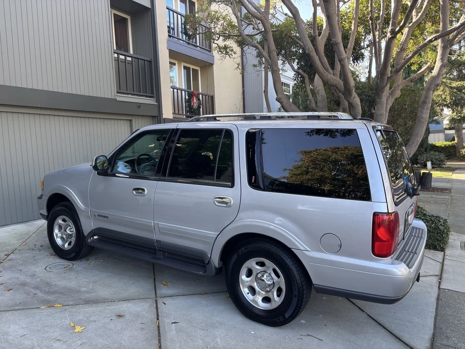 1998 Lincoln Navigator 1st Gen - Image 2 of 16