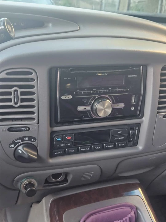 1998 Lincoln Navigator 1st Gen - Image 2 of 9