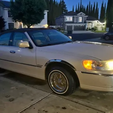 1998 Lincoln Town Car Cartier Designer Sedan 4D