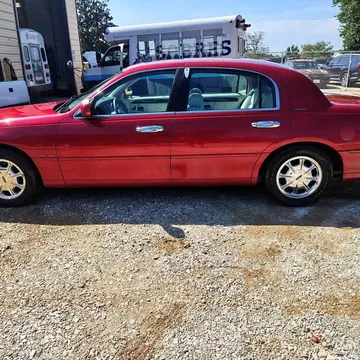 1998 Lincoln Town Car Cartier Sedan 4D