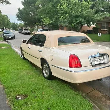 1998 Lincoln Town Car Cartier Sedan 4D