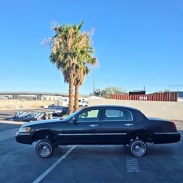 1998 Lincoln Town Car Designer Sedan 4D