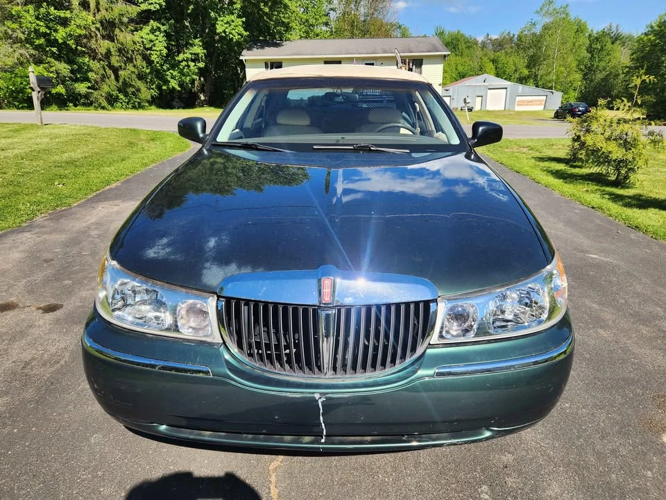 1998 Lincoln Town Car - Image 2 of 13