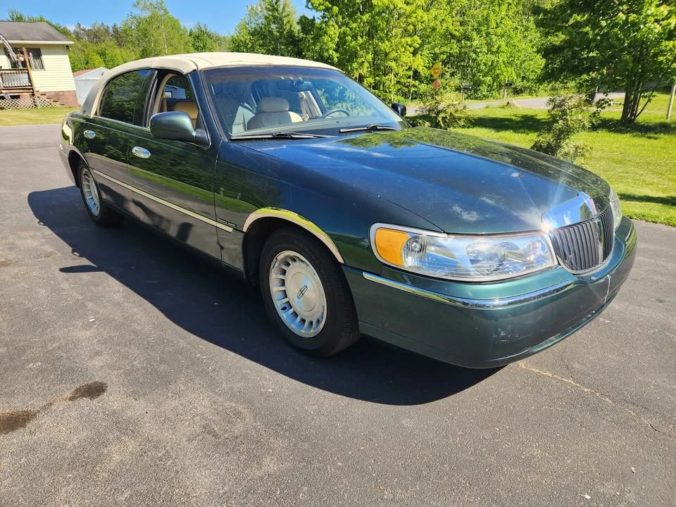 1998 Lincoln Town Car - Image 3 of 13