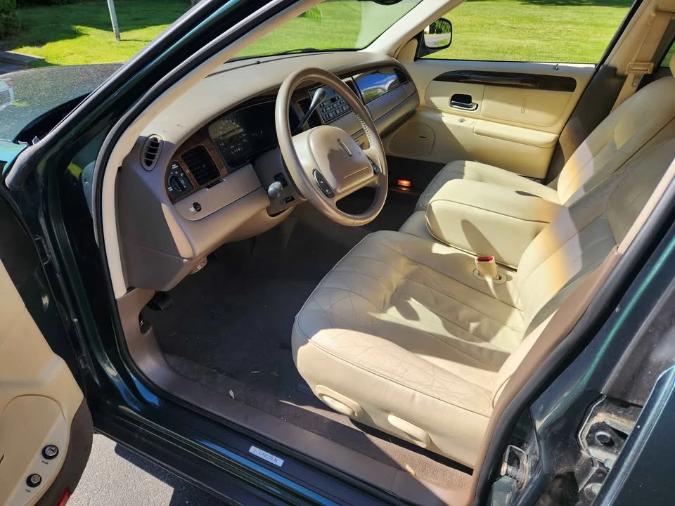 1998 Lincoln Town Car - Image 9 of 13
