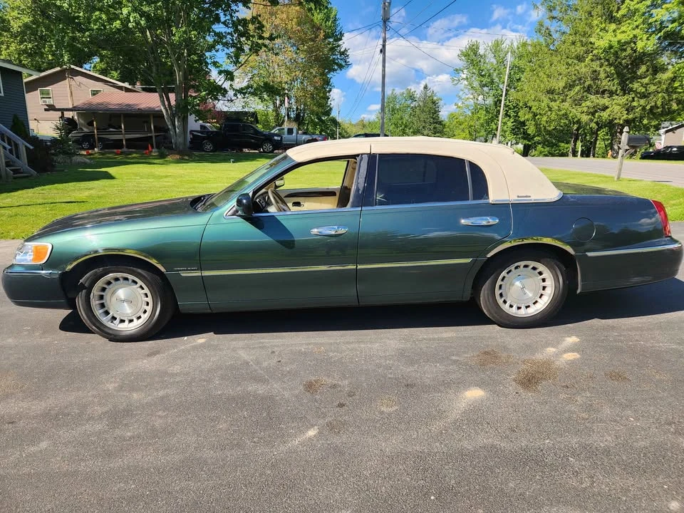 1998 Lincoln Town Car - Image 8 of 13