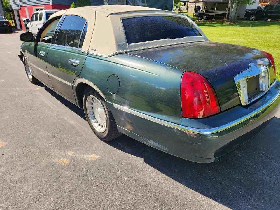 1998 Lincoln Town Car - Image 7 of 13