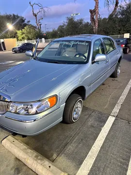 1998 Lincoln Town Car Signature Sedan 4D