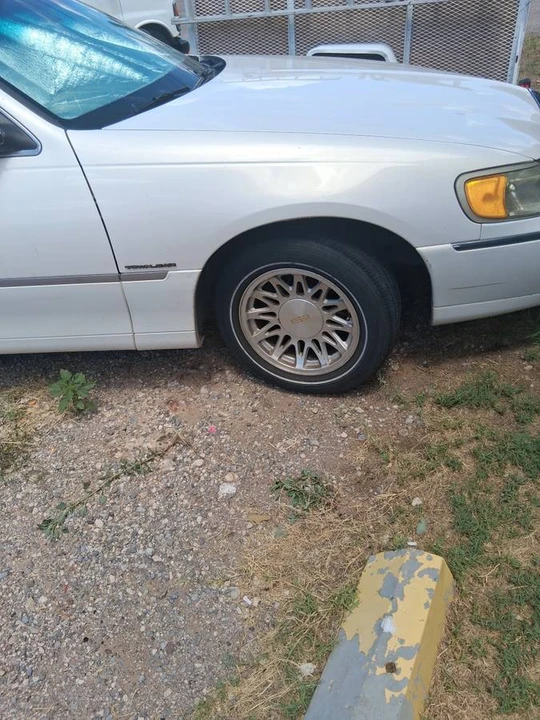 1998 Lincoln Continental 9th Gen - Image 2 of 5