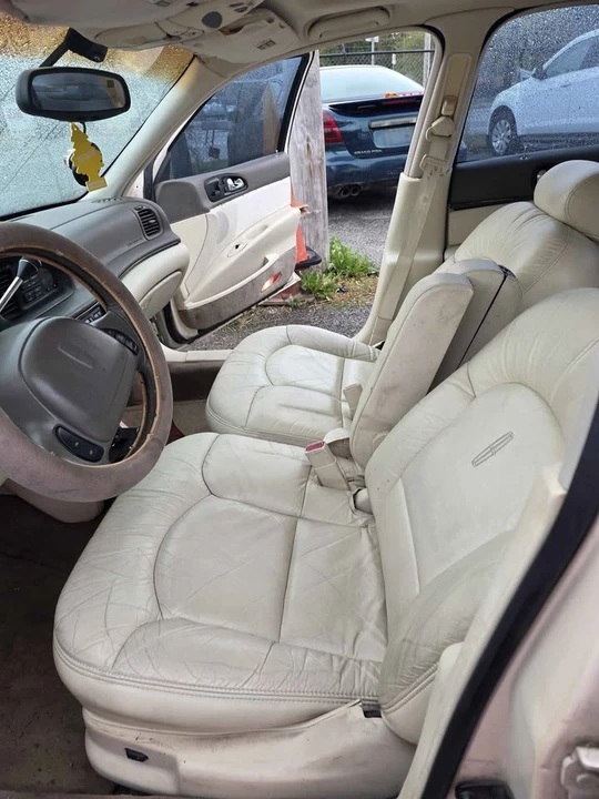 1998 Lincoln Continental 9th Gen - Image 9 of 13