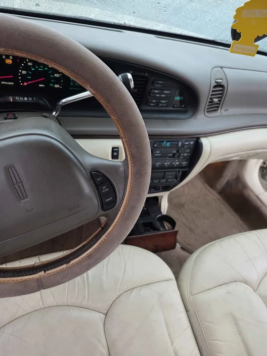 1998 Lincoln Continental 9th Gen - Image 8 of 13