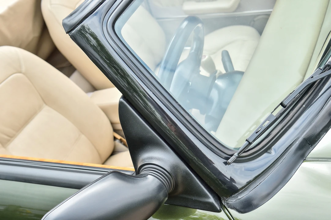 1998 MG RV8 - Image 25 of 31