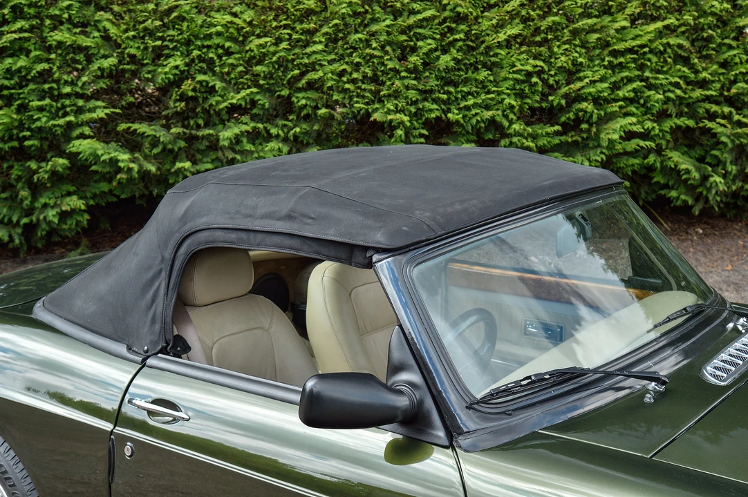 1998 MG RV8 - Image 18 of 31