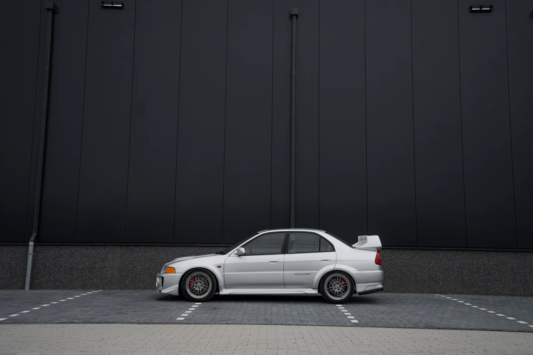 1998 Mitsubishi Lancer Evolution V 6th Gen - Image 9 of 31