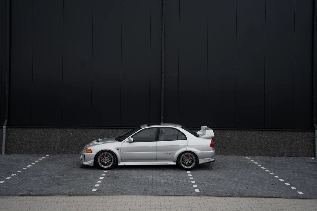 1998 Mitsubishi Lancer Evolution V 6th Gen - Image 17 of 31