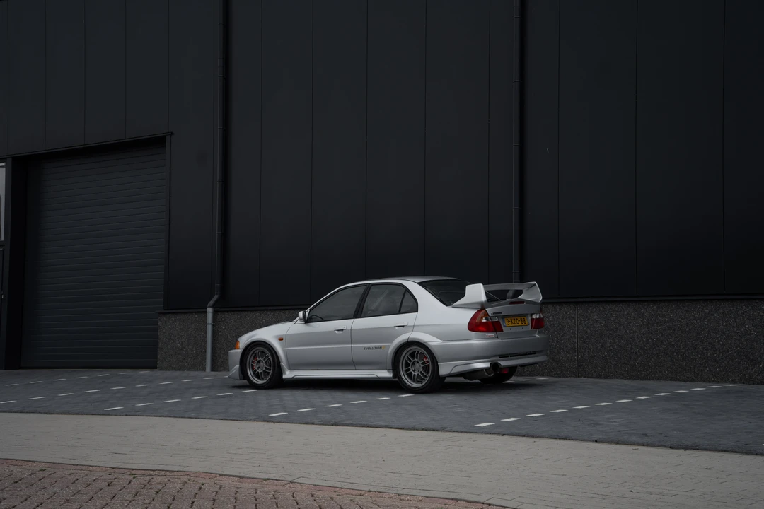 1998 Mitsubishi Lancer Evolution V 6th Gen - Image 8 of 31