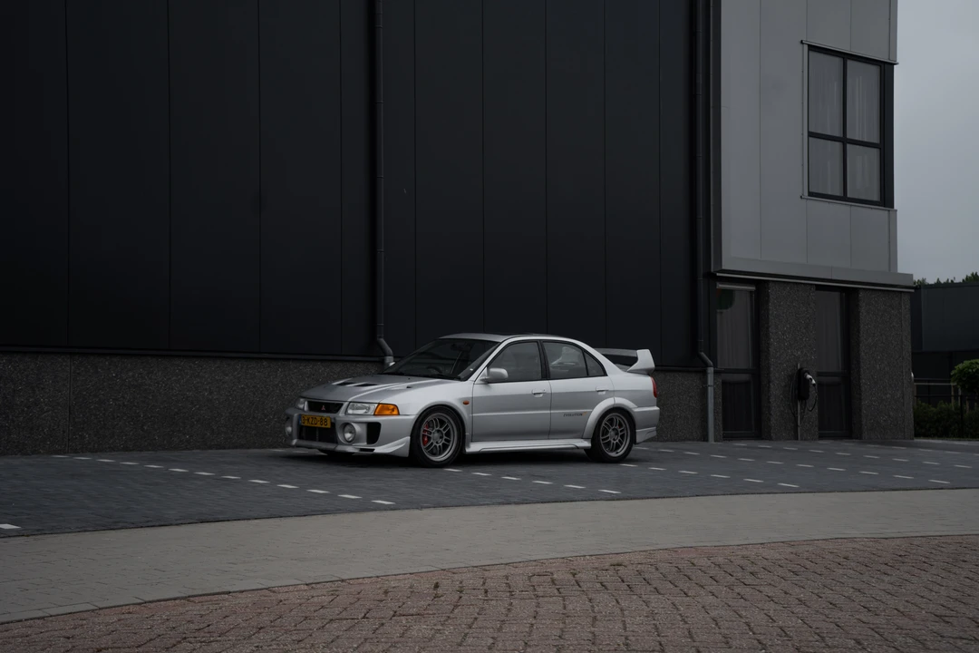 1998 Mitsubishi Lancer Evolution V 6th Gen - Image 18 of 31