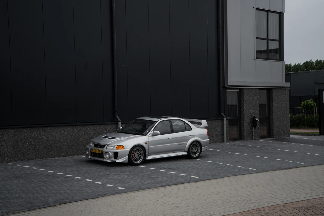 1998 Mitsubishi Lancer Evolution V 6th Gen - Image 10 of 31