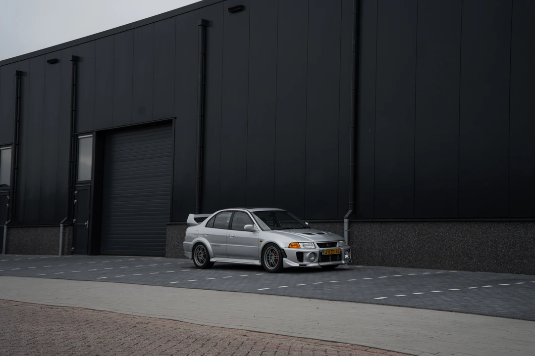 1998 Mitsubishi Lancer Evolution V 6th Gen - Image 12 of 31
