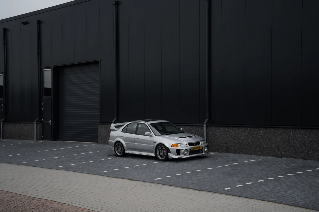 1998 Mitsubishi Lancer Evolution V 6th Gen - Image 4 of 31
