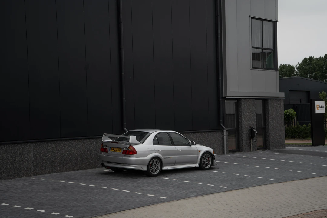 1998 Mitsubishi Lancer Evolution V 6th Gen - Image 14 of 31