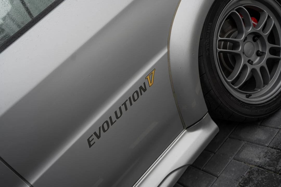 1998 Mitsubishi Lancer Evolution V 6th Gen - Image 27 of 31