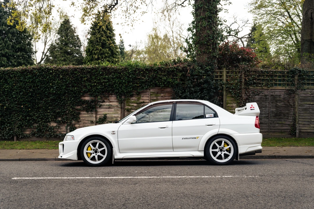 1998 Mitsubishi Lancer Evolution V 6th Gen - Image 9 of 31