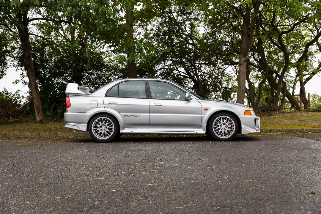 1998 Mitsubishi Lancer Evolution V 6th Gen - Image 9 of 31
