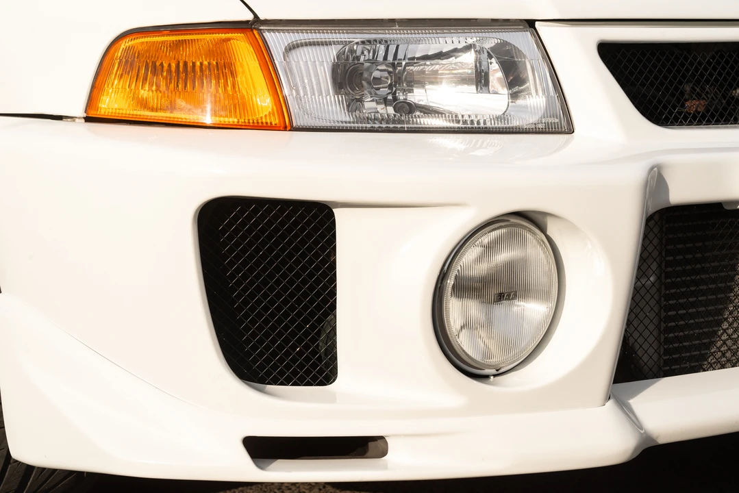 1998 Mitsubishi Lancer Evolution V 6th Gen - Image 15 of 31