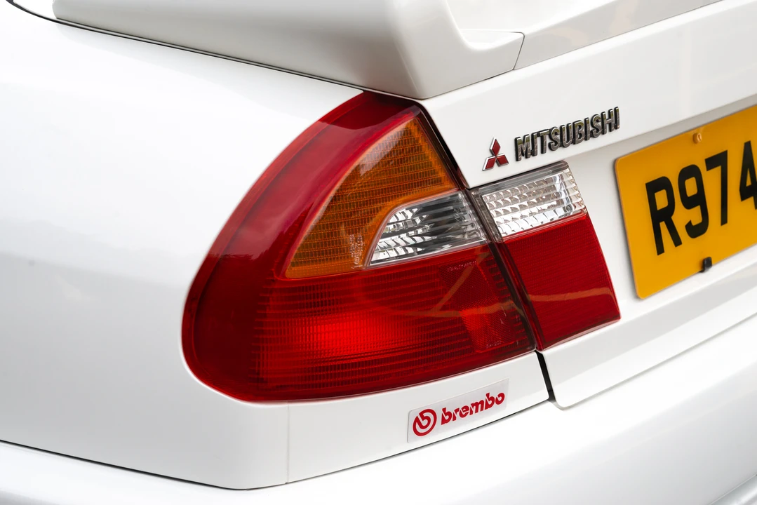 1998 Mitsubishi Lancer Evolution V 6th Gen - Image 24 of 31