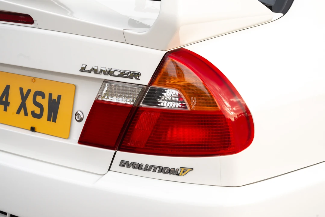 1998 Mitsubishi Lancer Evolution V 6th Gen - Image 27 of 31