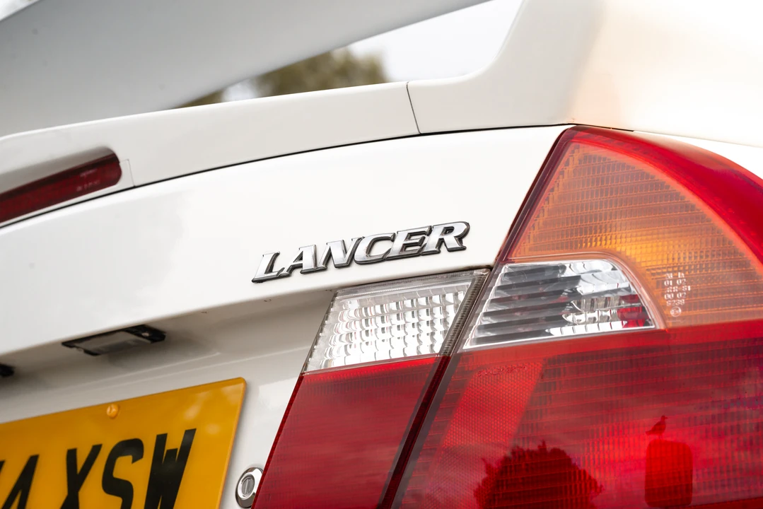 1998 Mitsubishi Lancer Evolution V 6th Gen - Image 28 of 31