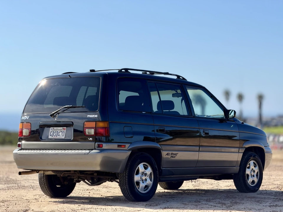 1998 Mazda MPV 1st Gen - Image 27 of 31