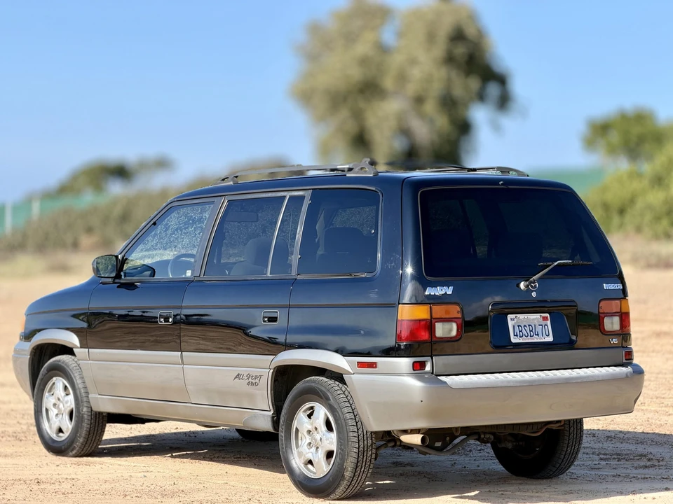 1998 Mazda MPV 1st Gen - Image 17 of 31