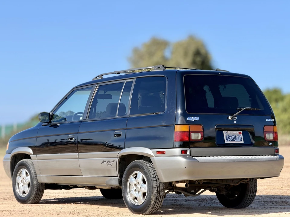 1998 Mazda MPV 1st Gen - Image 18 of 31