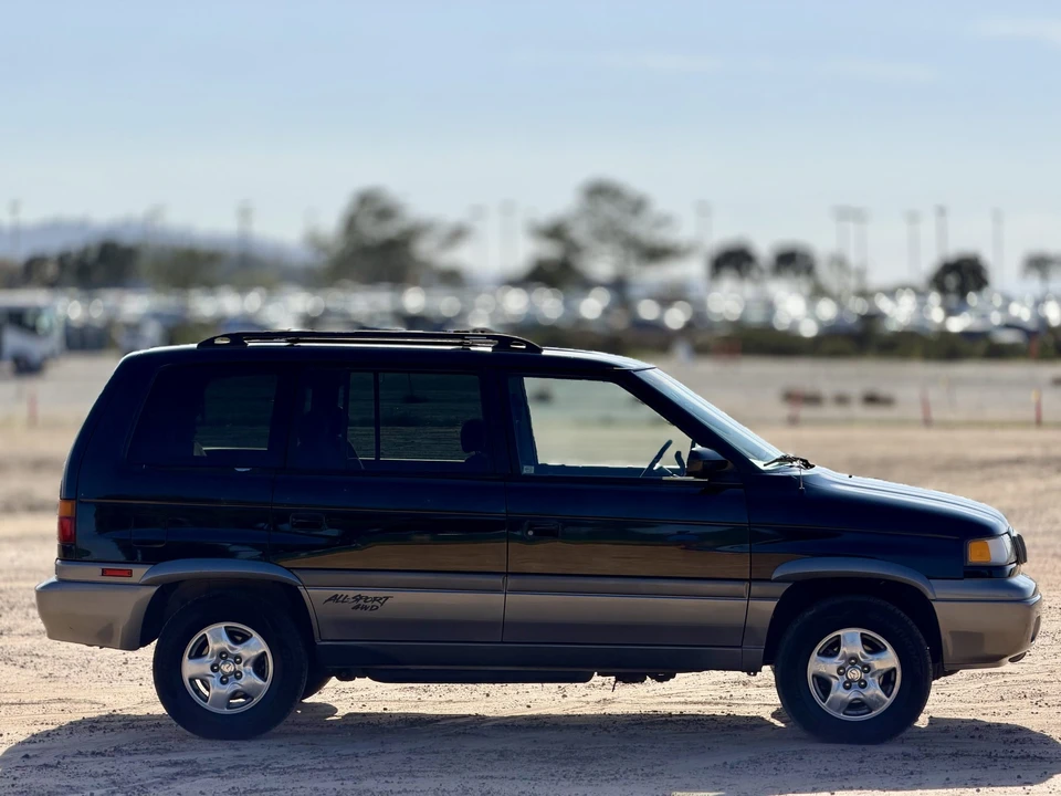 1998 Mazda MPV 1st Gen - Image 28 of 31