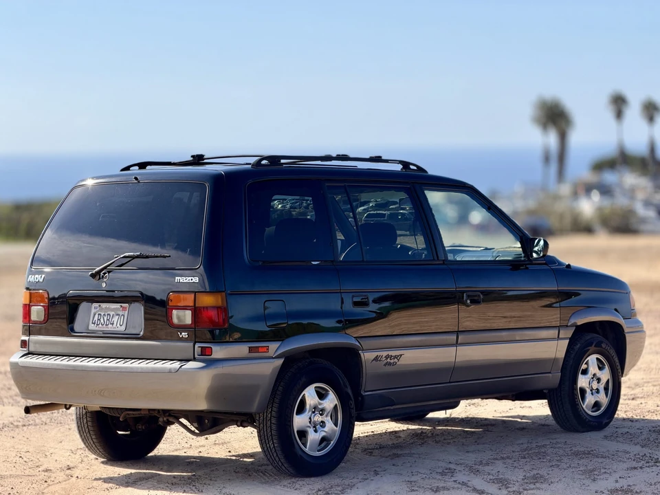 1998 Mazda MPV 1st Gen - Image 26 of 31