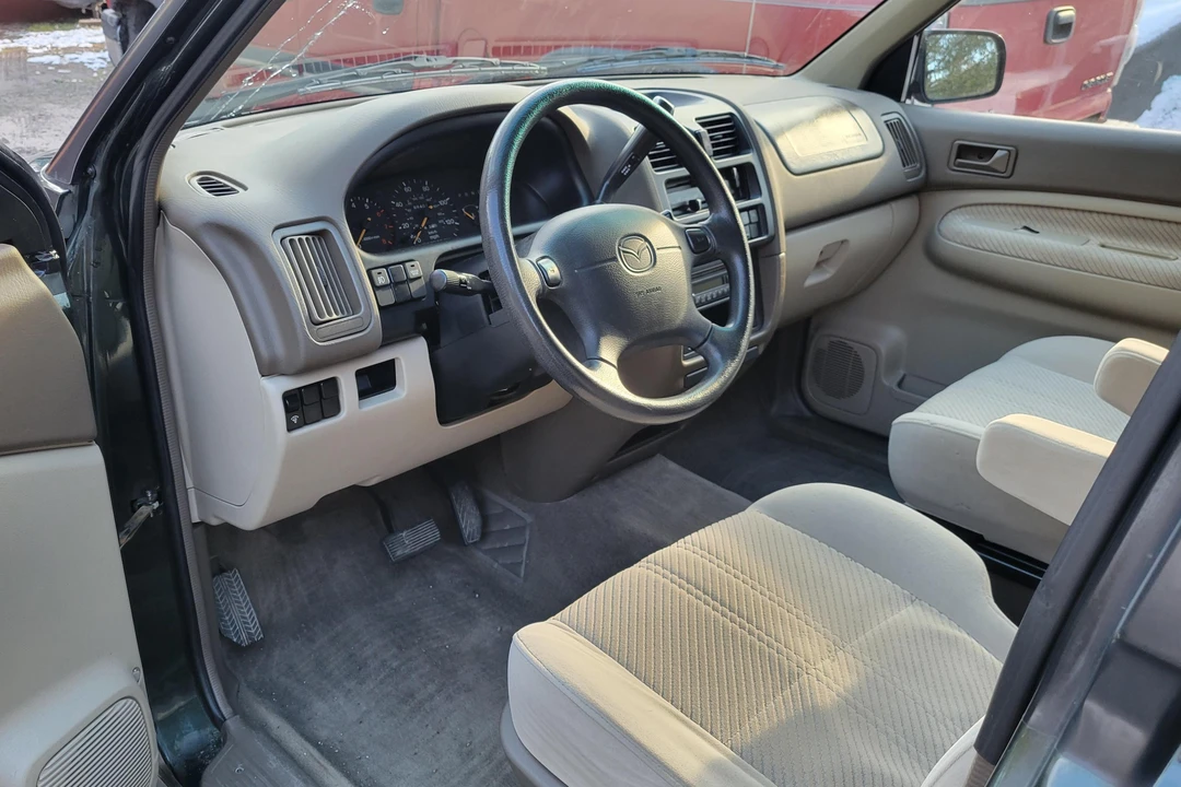1998 Mazda MPV 1st Gen - Image 19 of 31