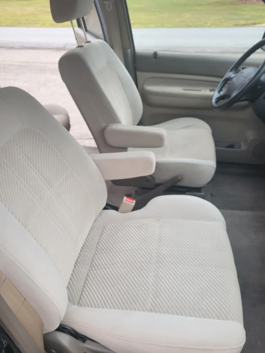 1998 Mazda MPV 1st Gen - Image 25 of 31