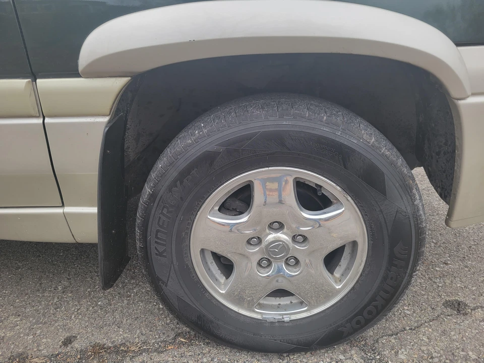 1998 Mazda MPV 1st Gen - Image 18 of 31
