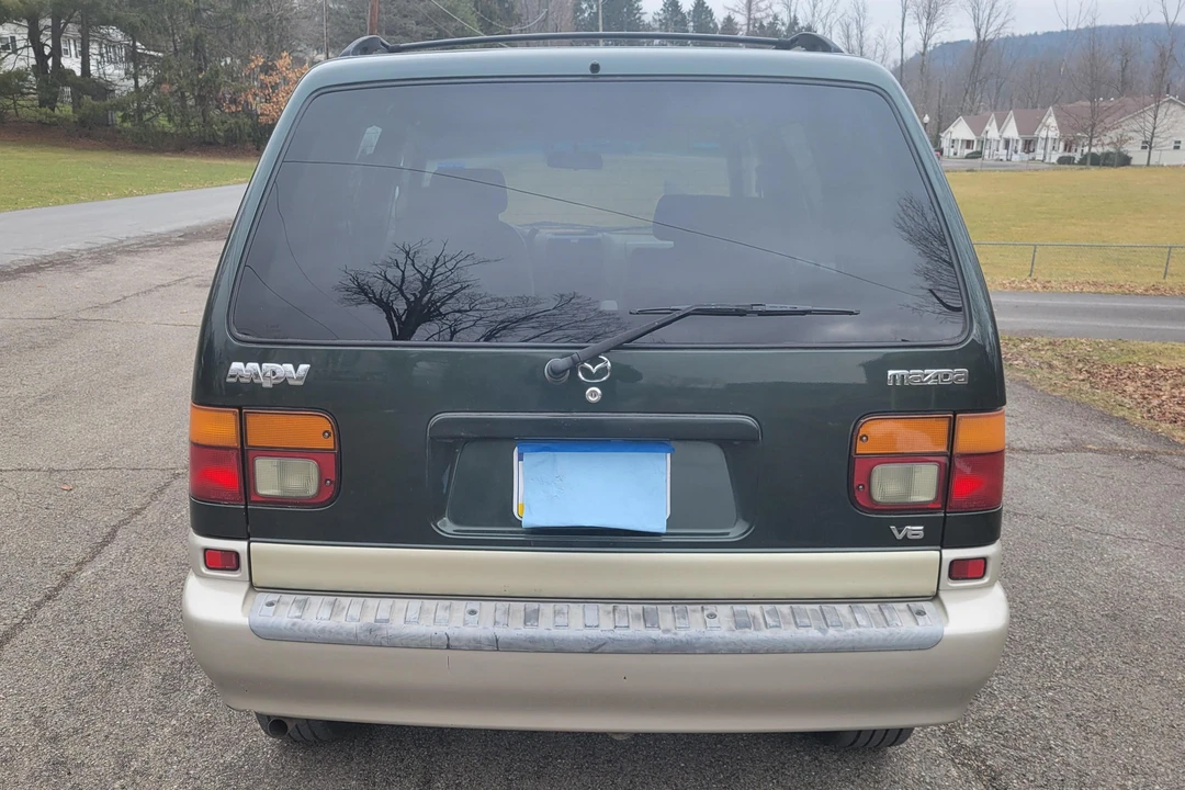 1998 Mazda MPV 1st Gen - Image 5 of 31