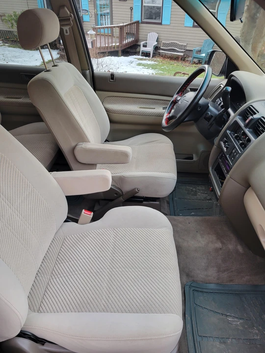 1998 Mazda MPV 1st Gen - Image 24 of 31